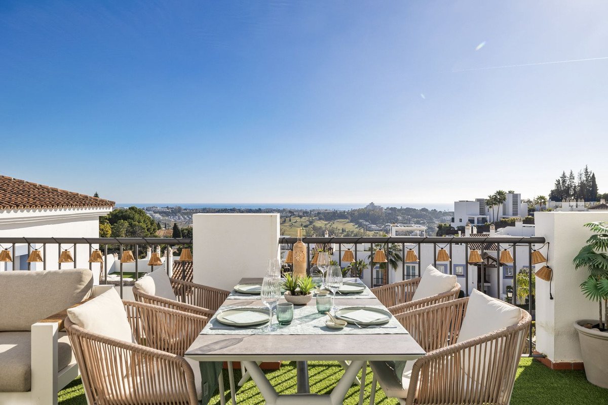 3 Bed, 2 Bath, ApartmentFor Sale, Benahavis, Malaga