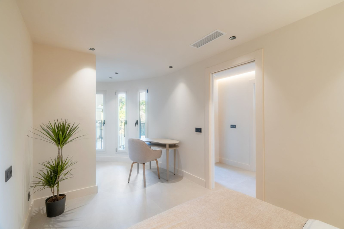 3 Bed, 3 Bath, ApartmentFor Sale, Nueva Andalucia, Malaga