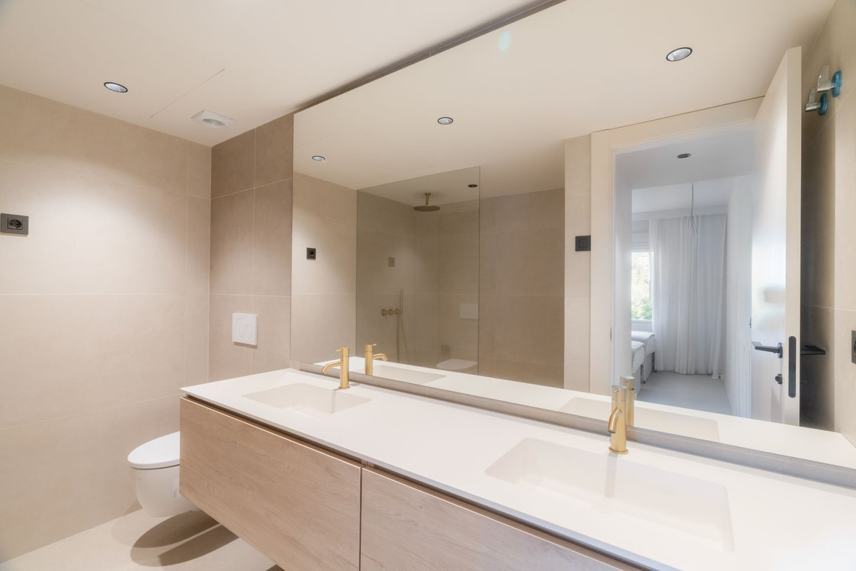 3 Bed, 3 Bath, ApartmentFor Sale, Nueva Andalucia, Malaga