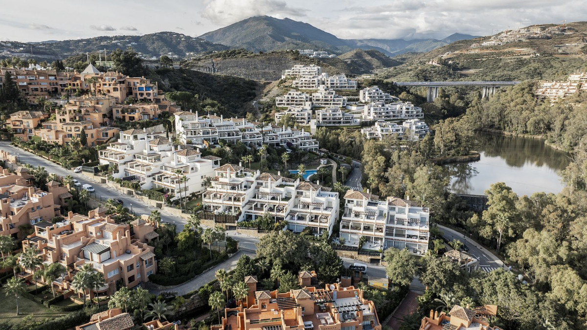 3 Bed, 3 Bath, ApartmentFor Sale, Nueva Andalucia, Malaga
