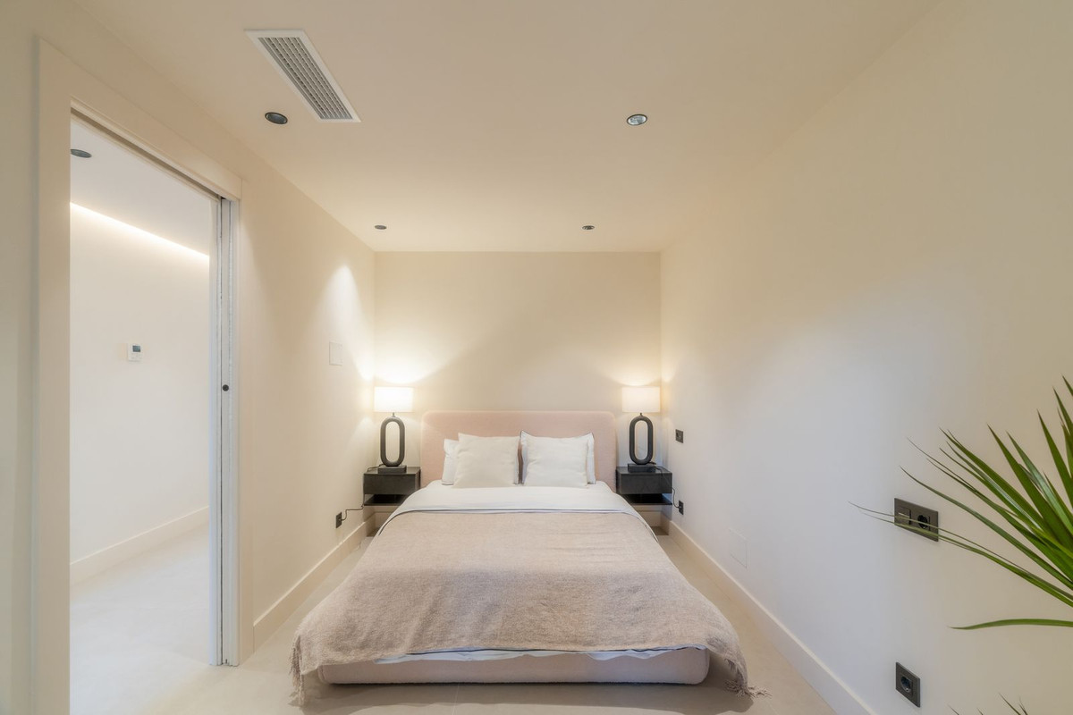 3 Bed, 3 Bath, ApartmentFor Sale, Nueva Andalucia, Malaga