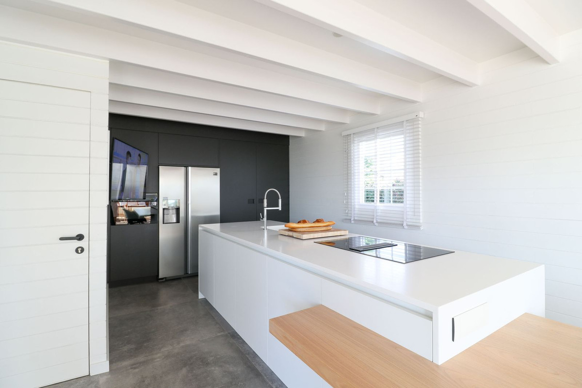 4 Bed, 2 Bath, HouseFor Sale, Benahavis, Malaga