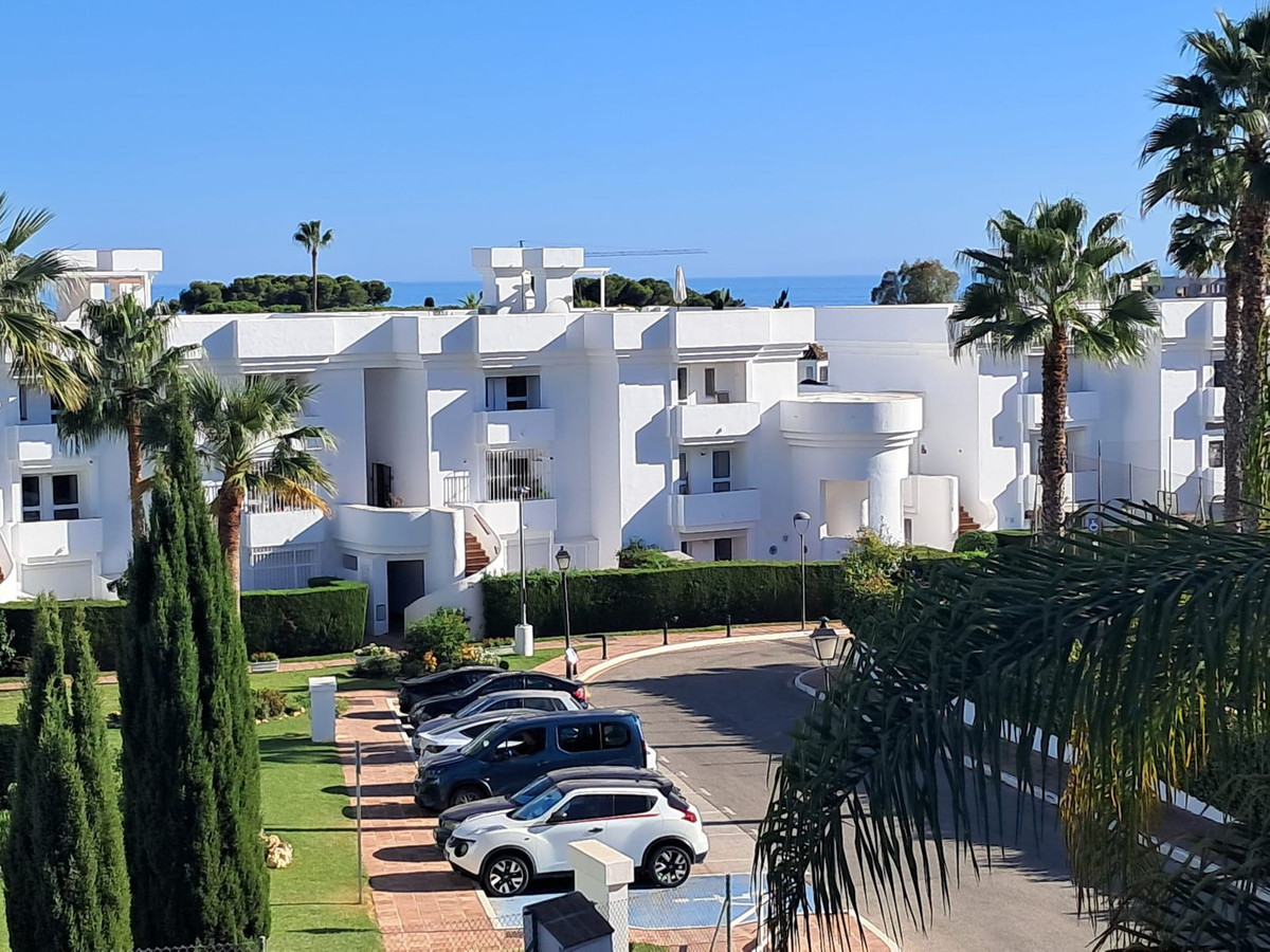 5 Bed, 2 Bath, HouseFor Sale, Estepona, Malaga