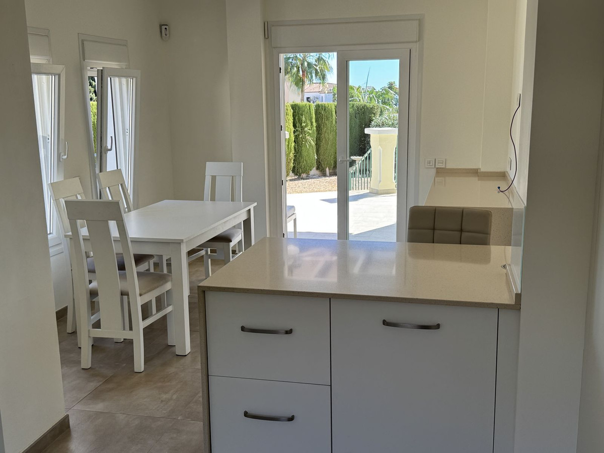 5 Bed, 4 Bath, HouseFor Sale, Estepona, Malaga