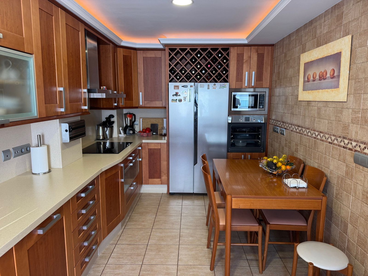 4 Bed, 3 Bath, ApartmentFor Sale, Estepona, Malaga