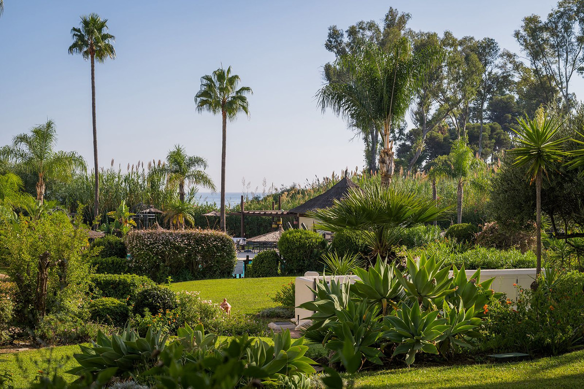 3 Bed, 2 Bath, ApartmentFor Sale, New Golden Mile, Malaga