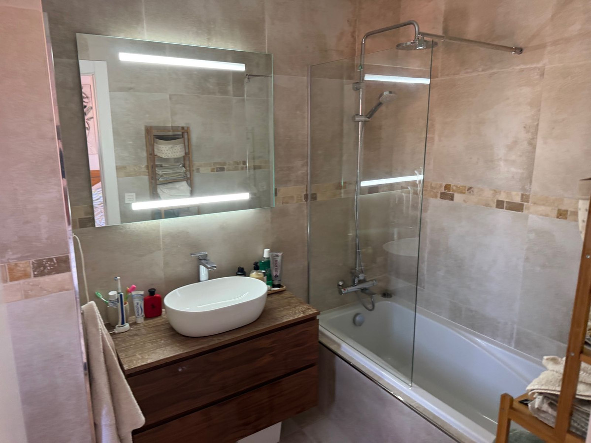 3 Bed, 2 Bath, HouseFor Sale, Estepona, Malaga