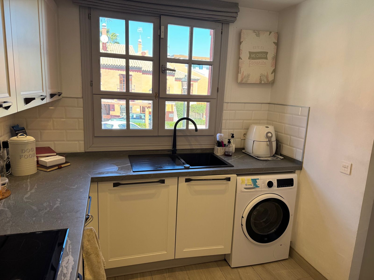 3 Bed, 2 Bath, HouseFor Sale, Estepona, Malaga