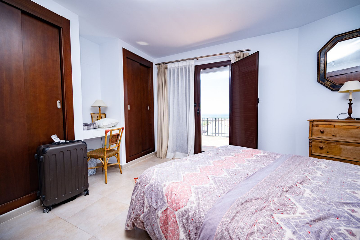 3 Bed, 3 Bath, ApartmentFor Sale, Los Monteros, Malaga