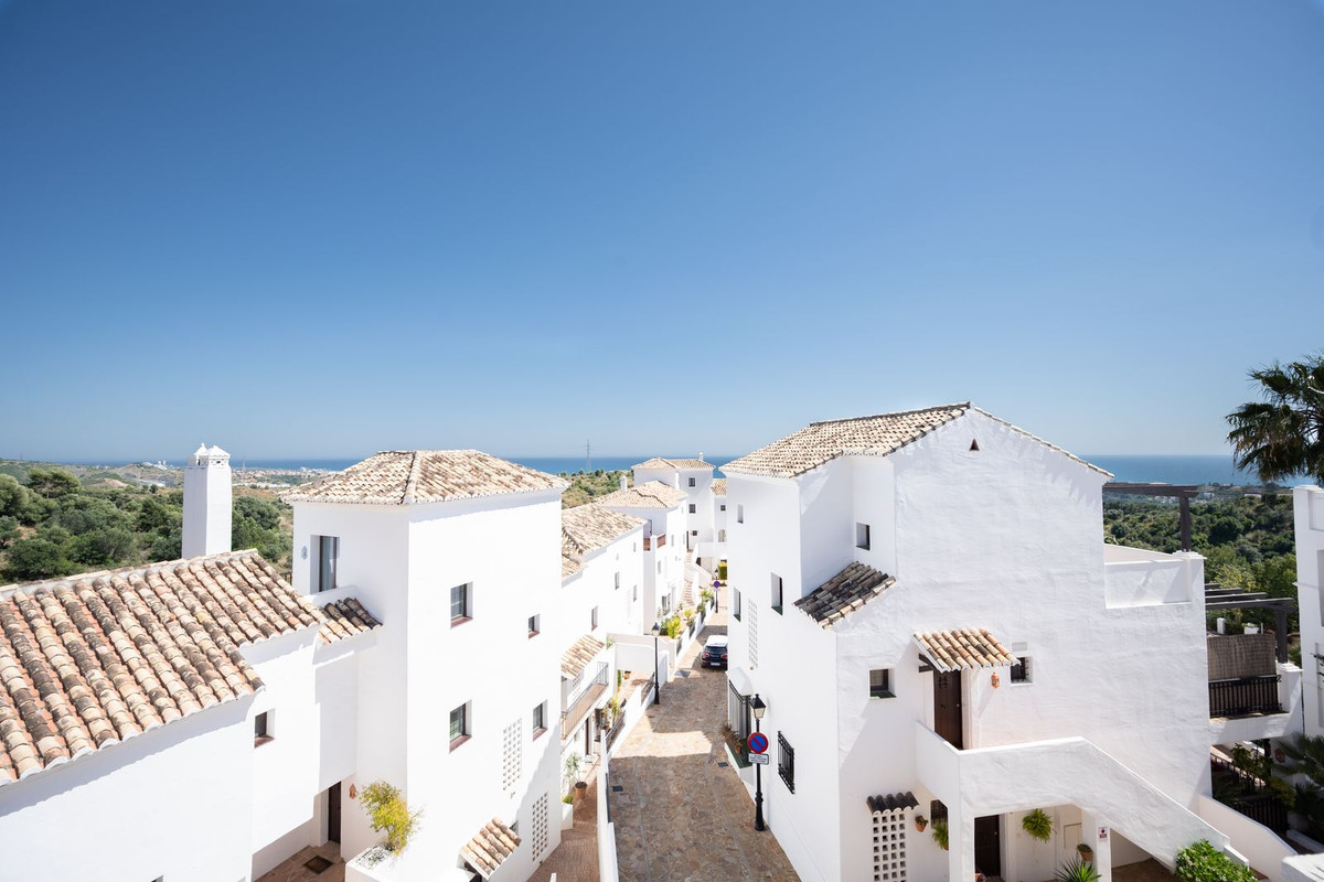 3 Bed, 3 Bath, ApartmentFor Sale, Los Monteros, Malaga