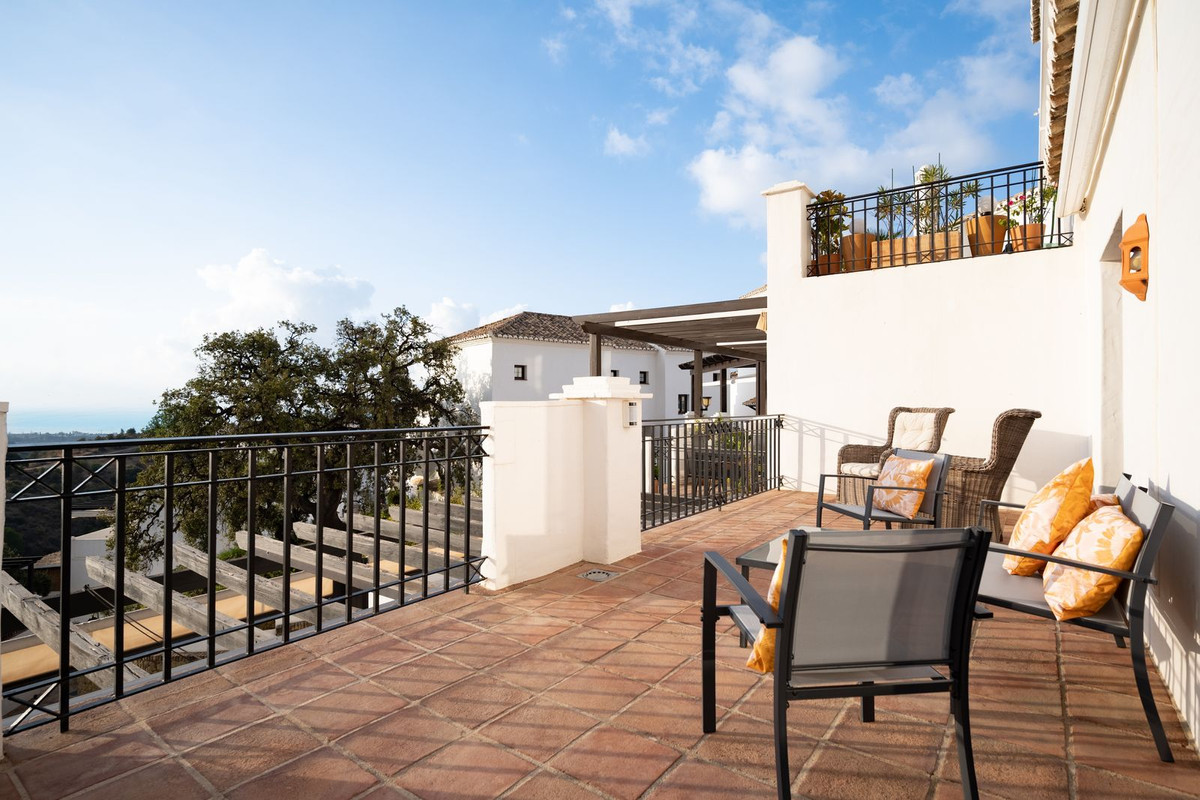 3 Bed, 4 Bath, ApartmentFor Sale, Los Monteros, Malaga