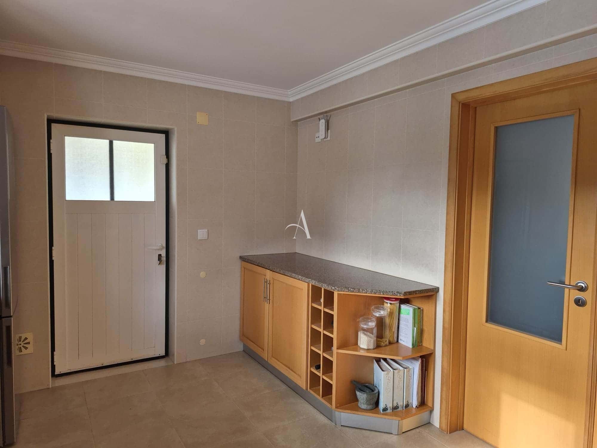 3 Bed, 2 Bath, HouseFor Sale, Caldas da Rainha, Leiria