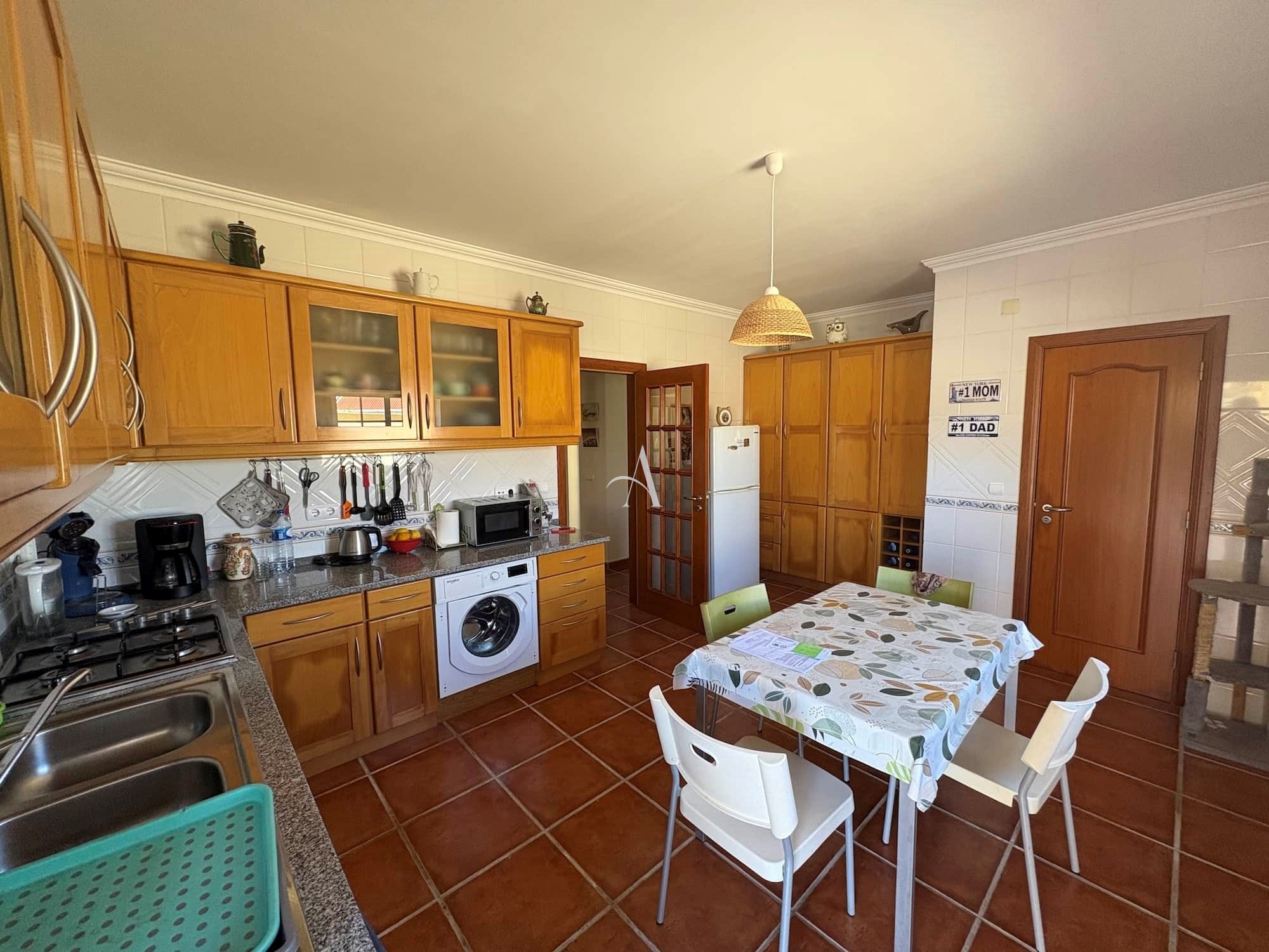 4 Bed, 2 Bath, HouseFor Sale, Alcobaça, Leiria