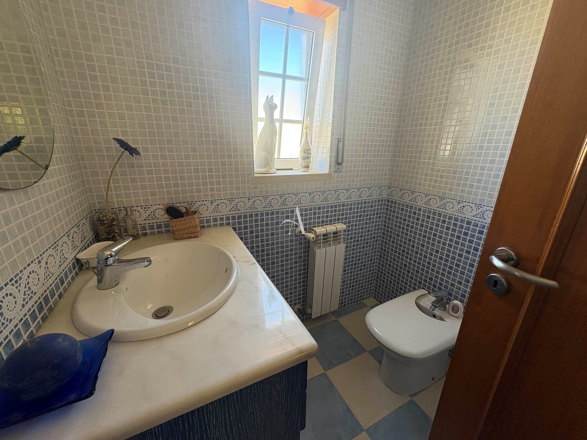 4 Bed, 2 Bath, HouseFor Sale, Alcobaça, Leiria