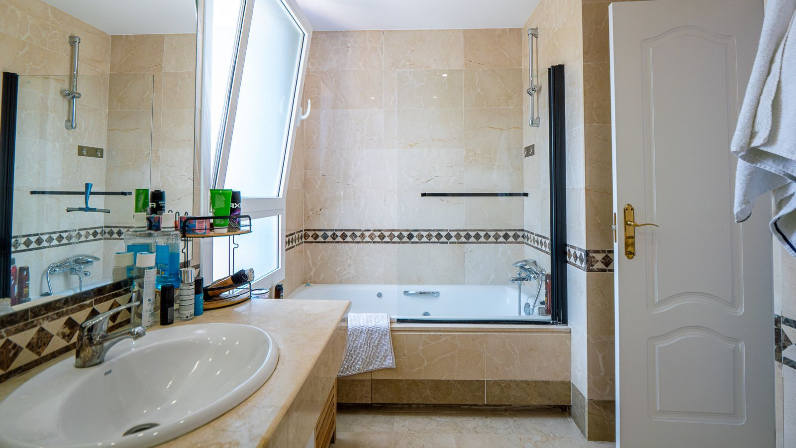 2 Bed, 2 Bath, HouseFor Sale, Marbella, Malaga