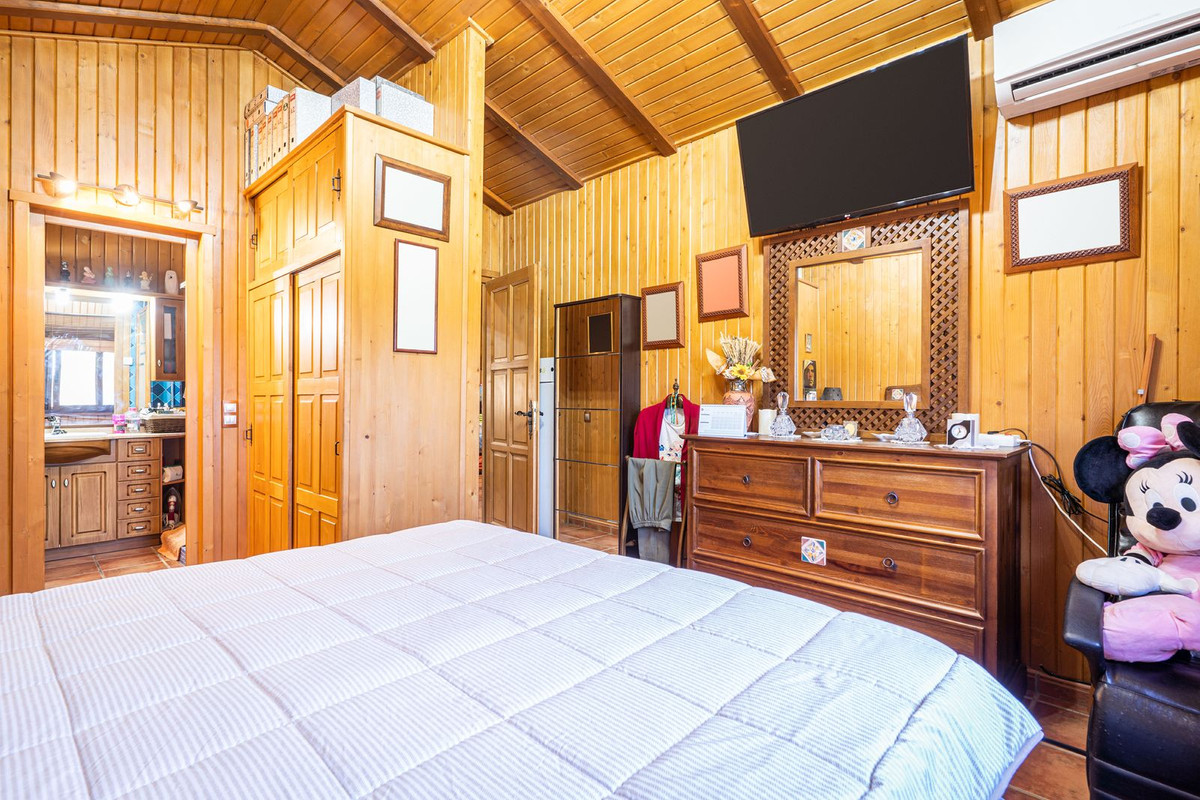 3 Bed, 3 Bath, HouseFor Sale, Estepona, Malaga