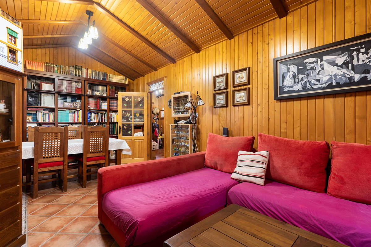 3 Bed, 3 Bath, HouseFor Sale, Estepona, Malaga