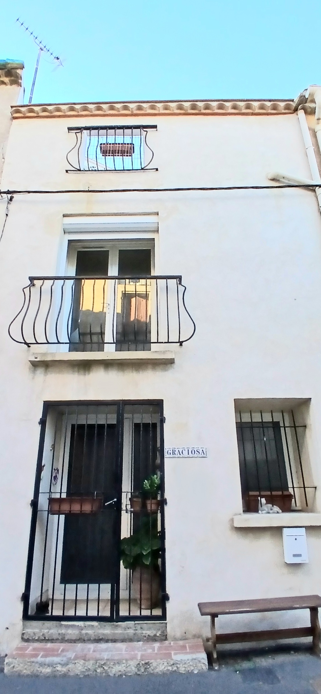 3 Bed, 1 Bath, HouseFor Sale, Abeilhan, Herault, Languedoc-Roussillon, 34290