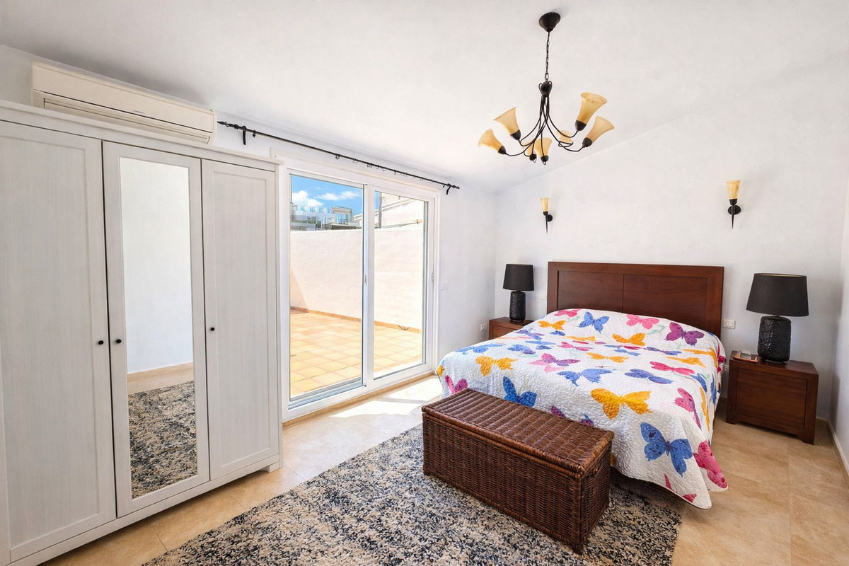 3 Bed, 3 Bath, ApartmentFor Sale, La Duquesa, Malaga