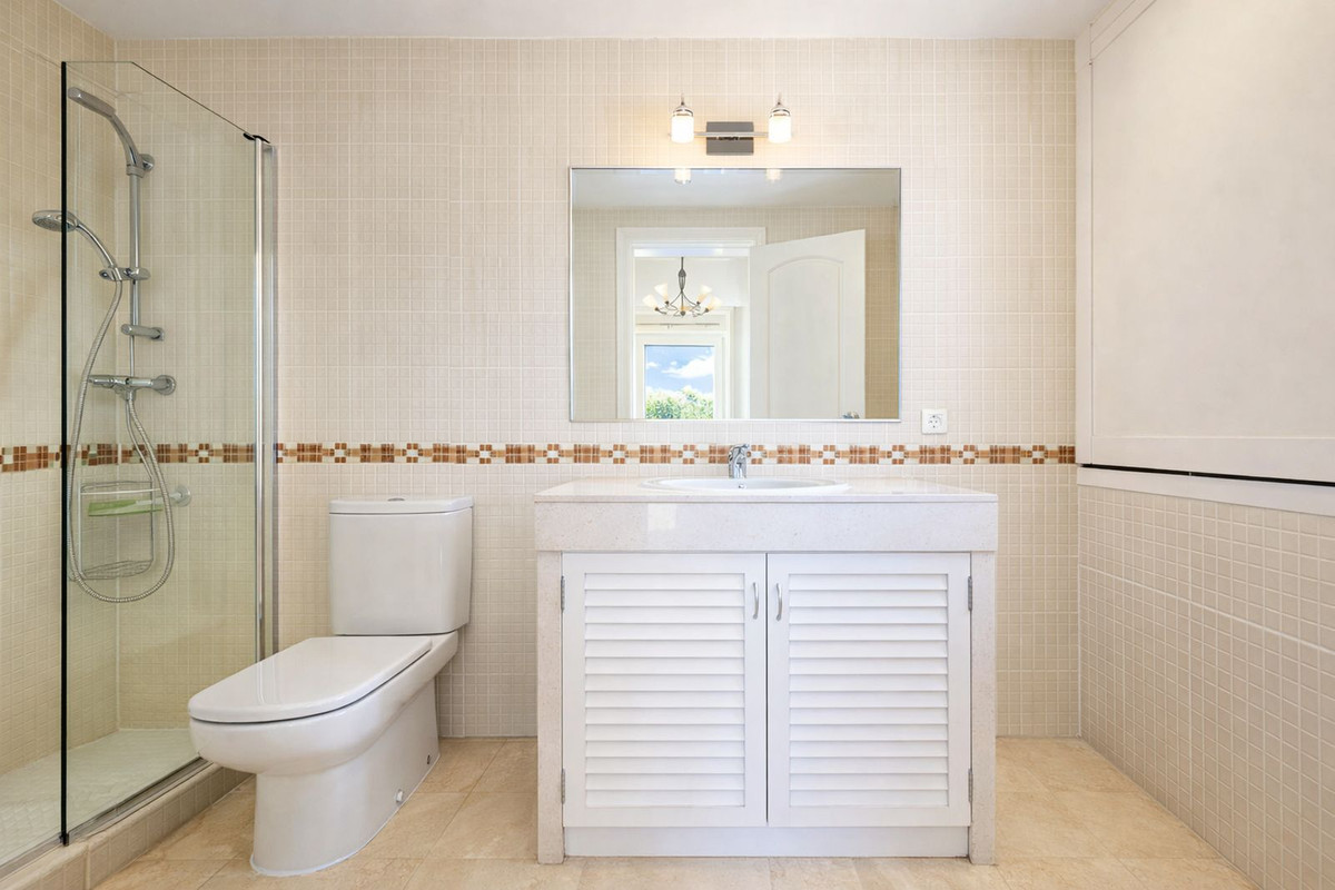 3 Bed, 3 Bath, ApartmentFor Sale, La Duquesa, Malaga