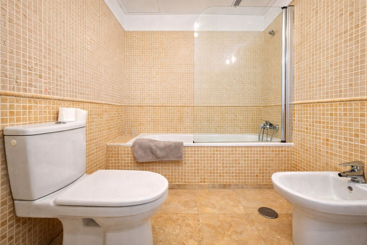 3 Bed, 3 Bath, ApartmentFor Sale, La Duquesa, Malaga