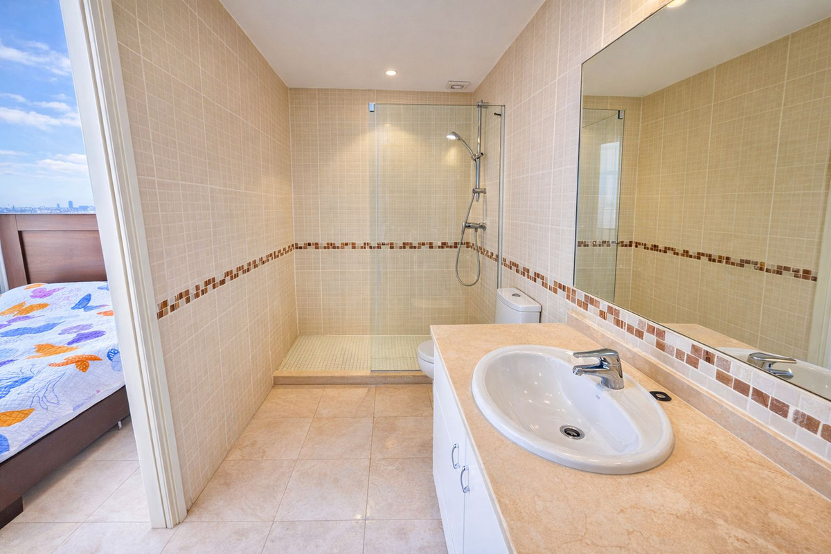 3 Bed, 3 Bath, ApartmentFor Sale, La Duquesa, Malaga