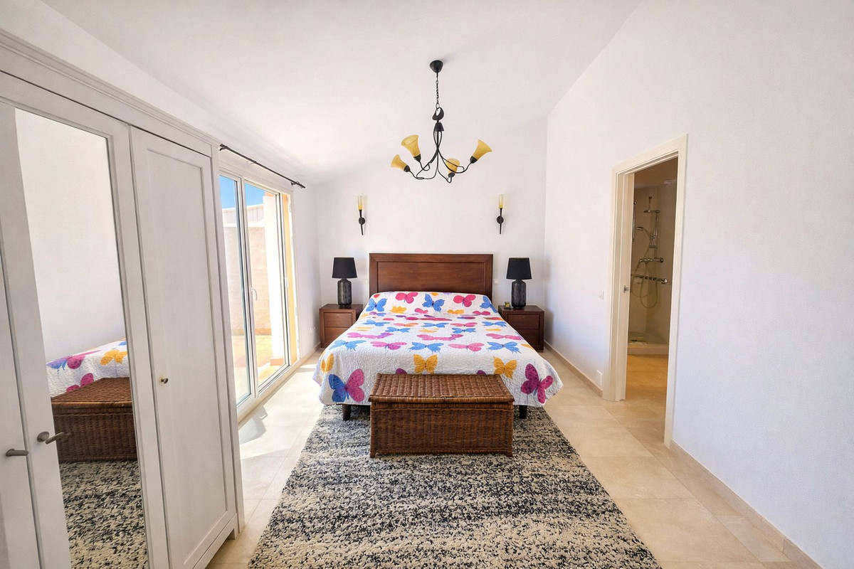 3 Bed, 3 Bath, ApartmentFor Sale, La Duquesa, Malaga