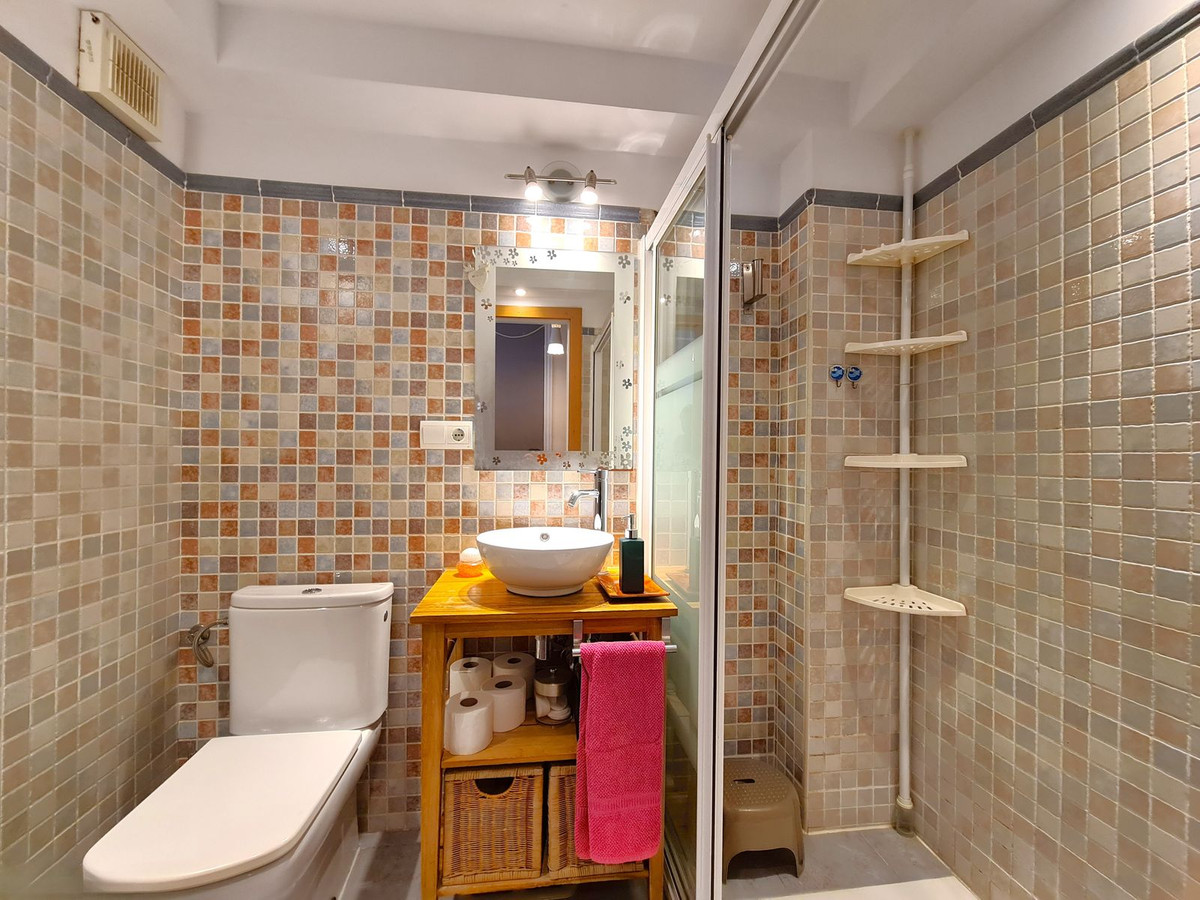 1 Bed, 1 Bath, ApartmentFor Sale, Estepona, Malaga