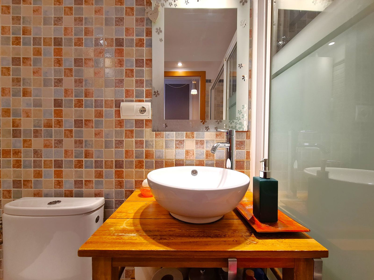 1 Bed, 1 Bath, ApartmentFor Sale, Estepona, Malaga