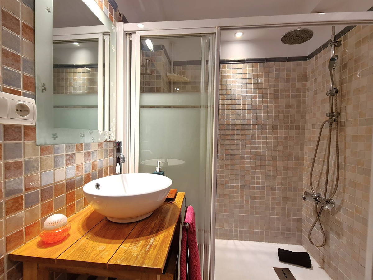 1 Bed, 1 Bath, ApartmentFor Sale, Estepona, Malaga