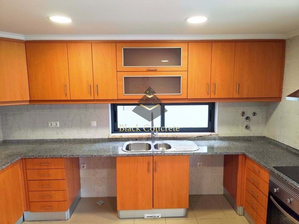 5 Bed, 4 Bath, HouseFor Sale, Almada, Setubal, 2810-302