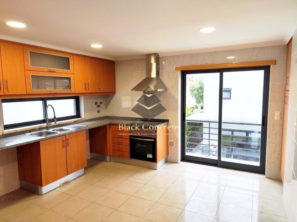 5 Bed, 4 Bath, HouseFor Sale, Almada, Setubal, 2810-302