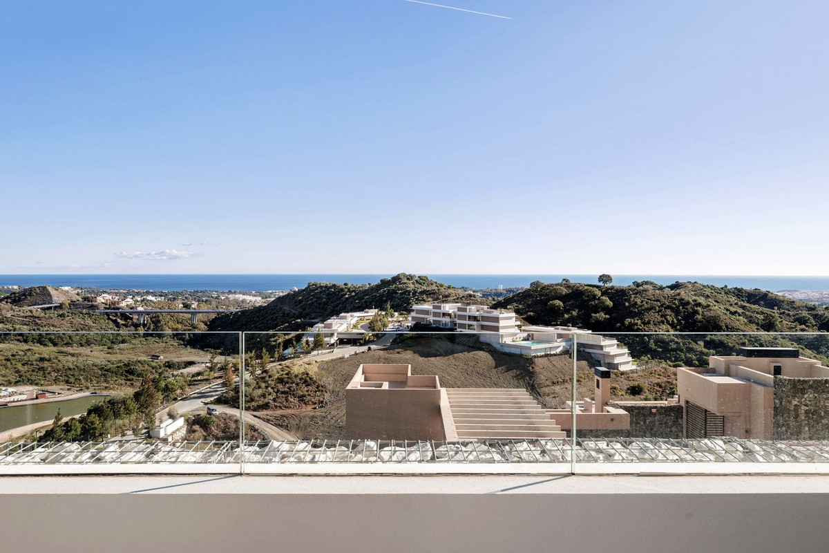 3 Bed, 2 Bath, ApartmentFor Sale, Benahavis, Malaga