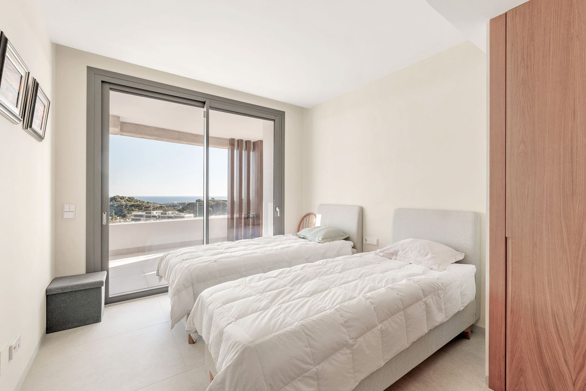 3 Bed, 2 Bath, ApartmentFor Sale, Benahavis, Malaga