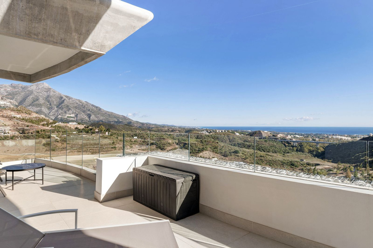 3 Bed, 2 Bath, ApartmentFor Sale, Benahavis, Malaga