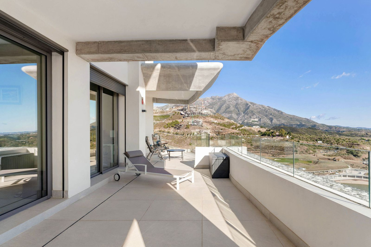 3 Bed, 2 Bath, ApartmentFor Sale, Benahavis, Malaga