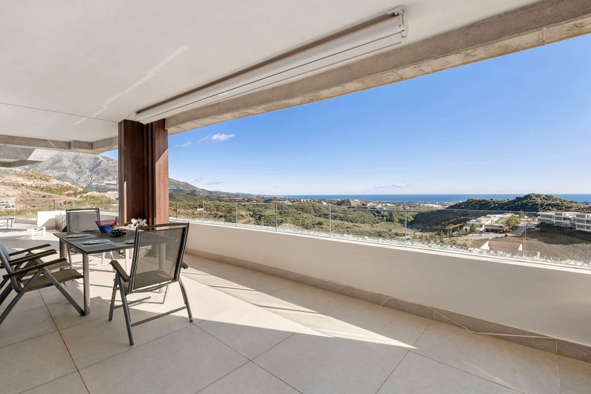 3 Bed, 2 Bath, ApartmentFor Sale, Benahavis, Malaga