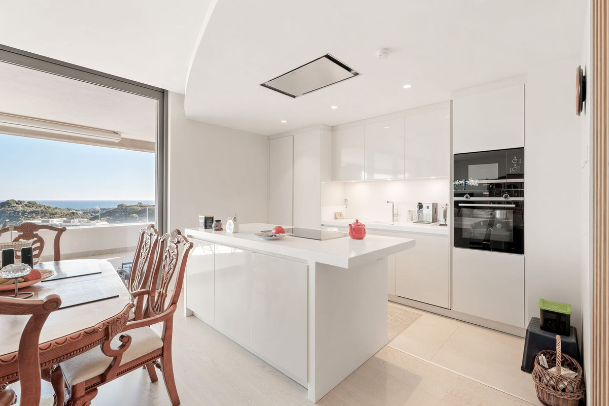 3 Bed, 2 Bath, ApartmentFor Sale, Benahavis, Malaga