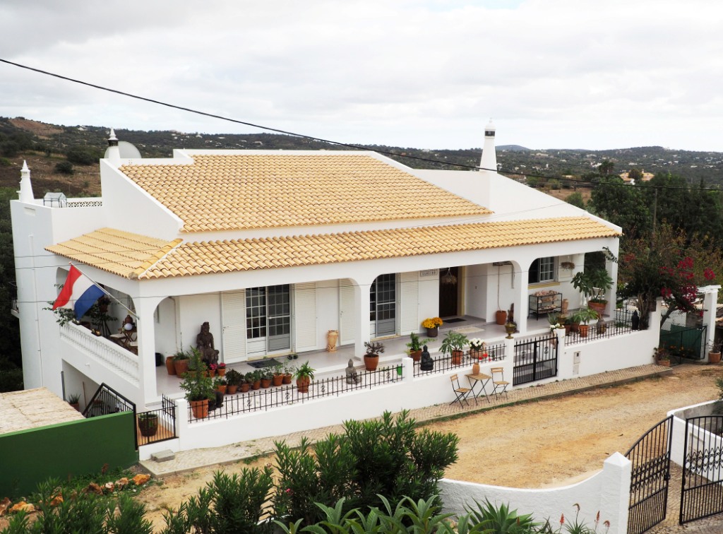 3 Bed, 2 Bath, HouseFor Sale, Loulé, 8100